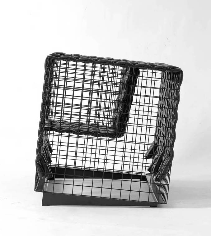 img-on-armchair-003